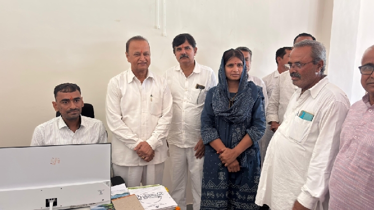 नापासर में टीवीएस के शोरूम का हुआ शुभारंभ,पूर्व मंत्री बेनीवाल व पूर्व प्रधान आसोपा ने किया उदघाटन