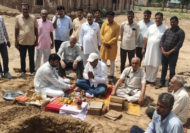 भामाशाह आसोपा माजी परिवार ने चुंगी चौकी पर शीतल जल प्याऊ व शौचालय निर्माण कार्य का किया भूमि पुजन