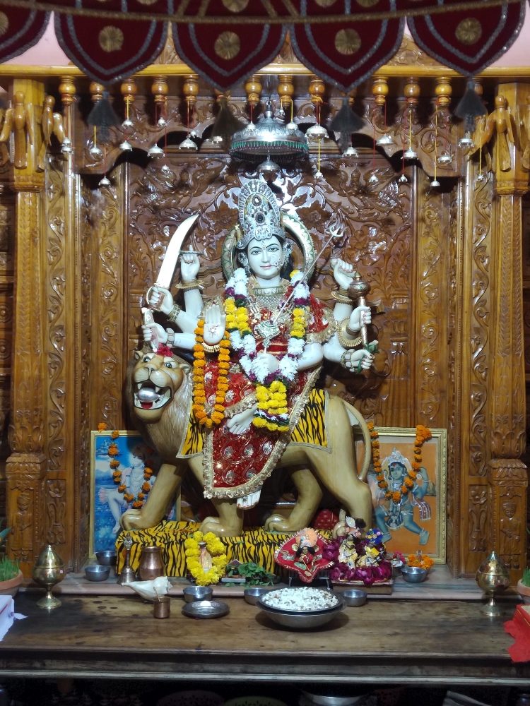 शारदीय नवरात्र पर नापासर के देवी दरबारों में छाई रौनक,दुर्गा माता मंदिर में शाम की महाआरती में उमड़ रहे है श्रद्धालु