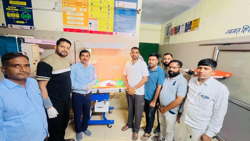 हैवान माता पिता ने पार की हैवानियत की सारी हदें, नवजात बच्ची को झाड़ियों में फेंका, टाइगर फोर्स के महिपाल ने बचाई जान