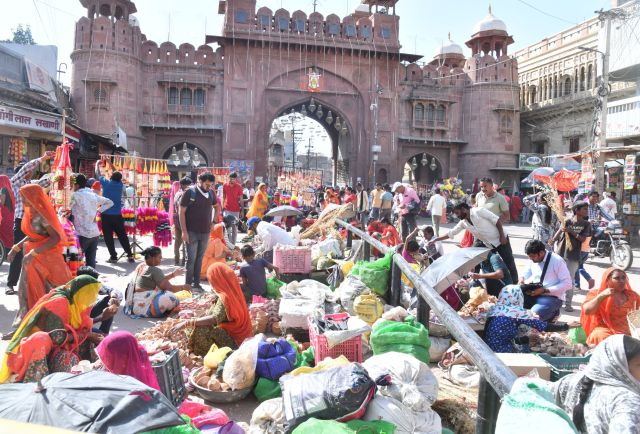 बीकानेर में मुख्य बाजारों में आज से वाहनों की एंट्री बैनः बसों का रूट भी बदलेगा, इन इलाकों में गाड़ियों की आवाजाही रहेगी बंद