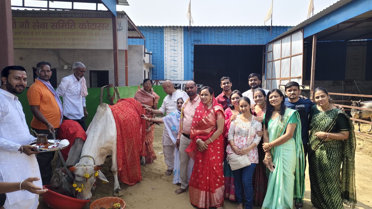 अनूठी पहल : गौ सेवा कर मनाया दीपोत्सव पर्व*