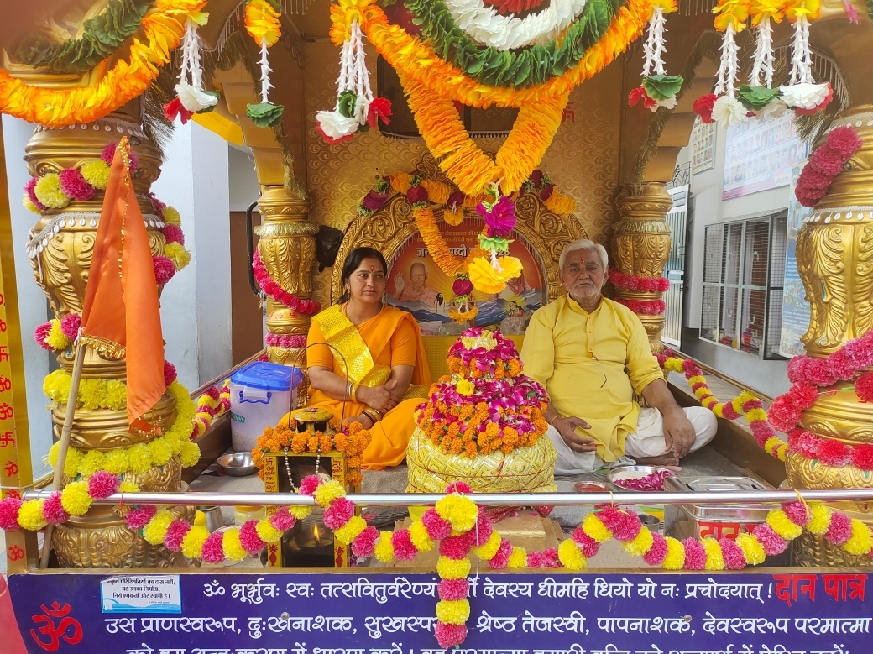 हम सुधरेंगे जग सुधरेगा,108 तीर्थ स्थलों का जल व अखण्ड ज्योति लेकर शांति कुंज हरिद्वार से रथ यात्रा शनिवार को नापासर पहुंची