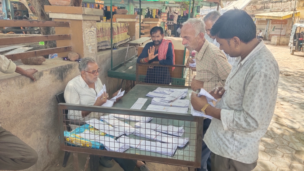 अंधेर नगरी चौपट राजा,नापासर में जलदाय विभाग ने बिना मापदंड बनाये पानी के बिल,कल जमा करने की अंतिम तिथि,जनता में भारी आक्रोश,बिलों का वितरण भी बाकी