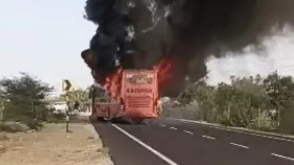 Rajasthan News: जैसलमेर बस अग्निकांड में 20 यात्रियों की मौत के बाद जागा प्रशासन, अब ताबड़तोड़ कर रहा एक्शन,बीकानेर जिले में भी जगह जगह सड़को पर खड़े है आरटीओ