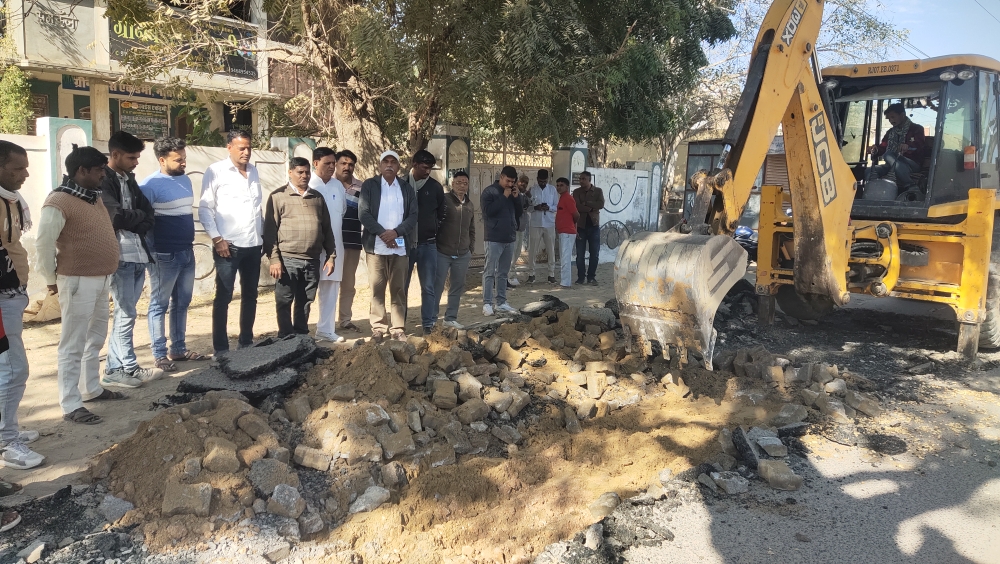 नापासर में मुख्य बाजार से चुंगी चौकी तक लगभग 3 करोड़ की लागत से बनेगी सीसी सड़क,इससे पूर्व मुख्य बाजार से वैद जी मंदिर तक साढ़े 56 लाख लागत की नई सीवरेज लाइन डालने के कार्य का आज हुआ शुभारंभ